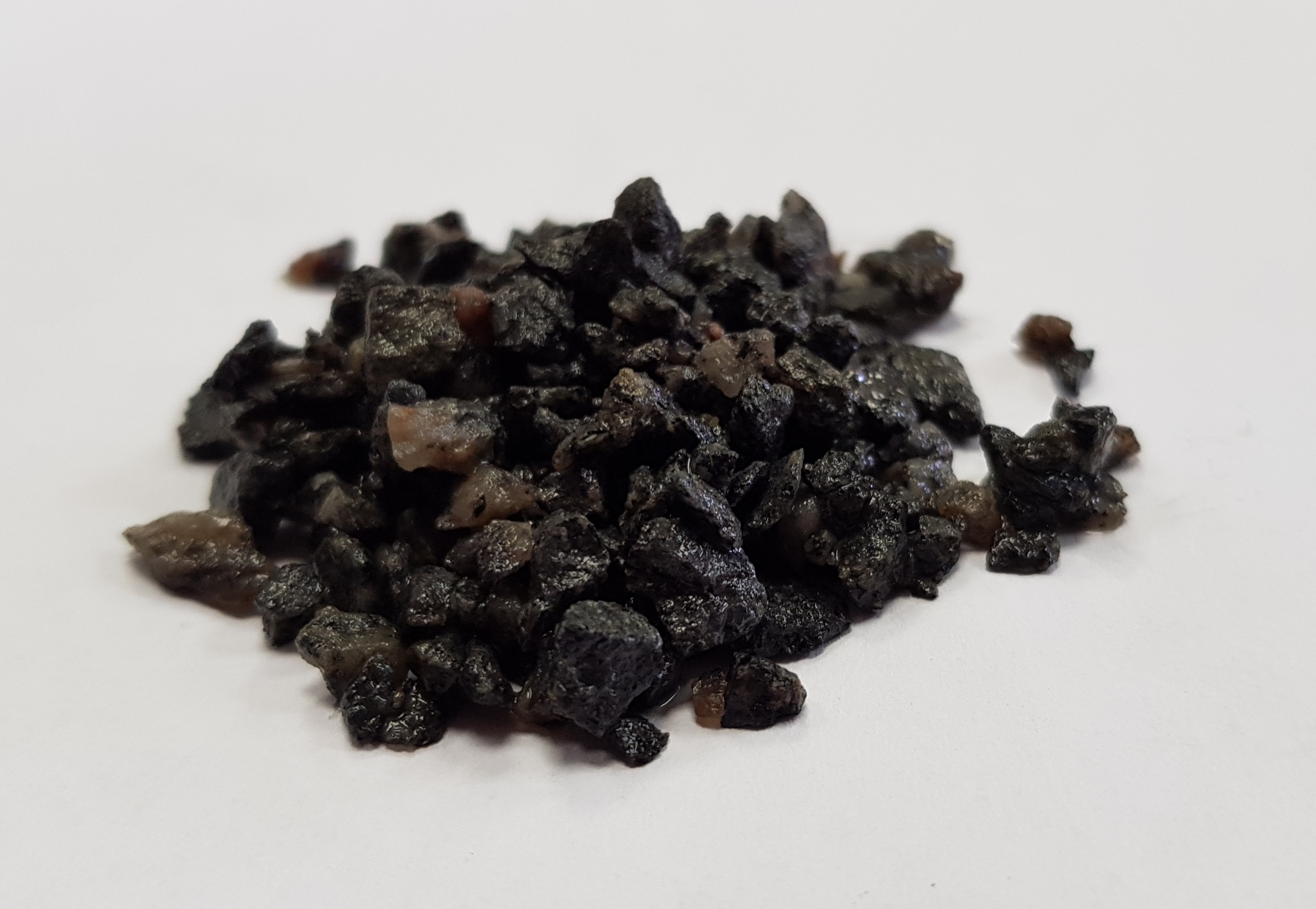 Грунт натуральный черный «Габбро» 2-5 мм